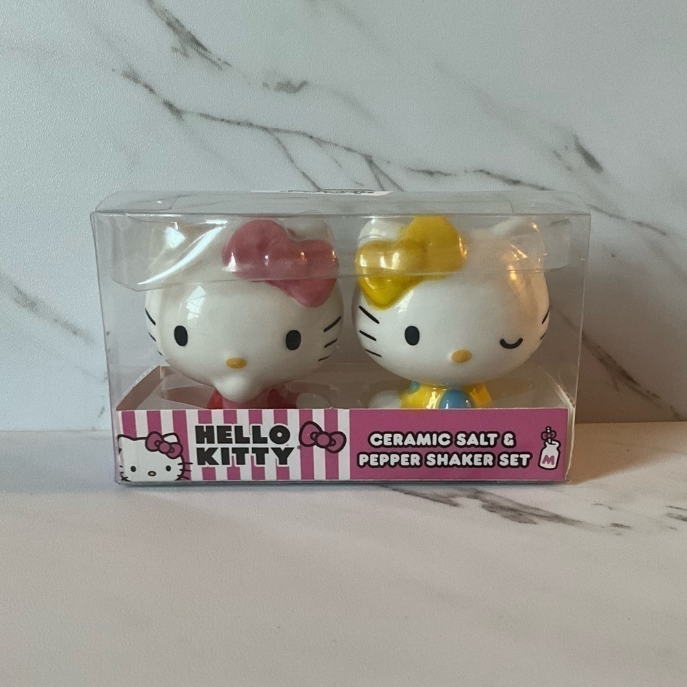 Hello Kitty salt and pepper shakers